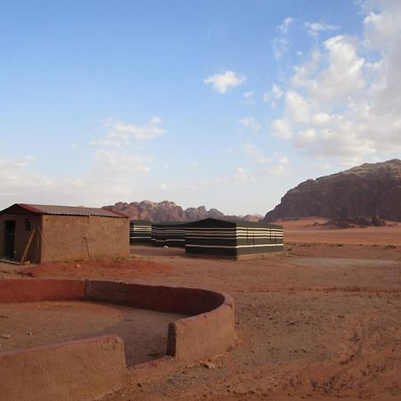 Hotel Bedouin House Camp Wadi Rum Esterno foto