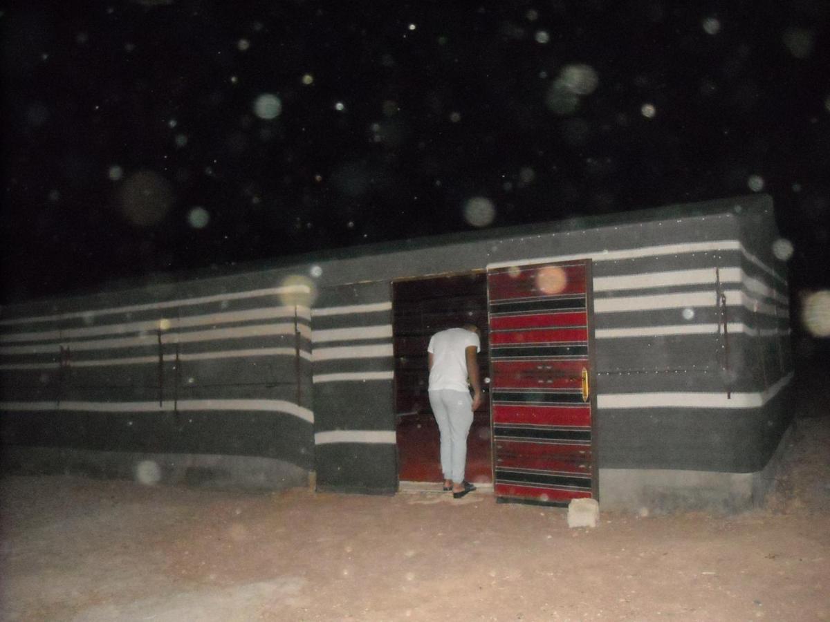 Hotel Bedouin House Camp Wadi Rum Esterno foto
