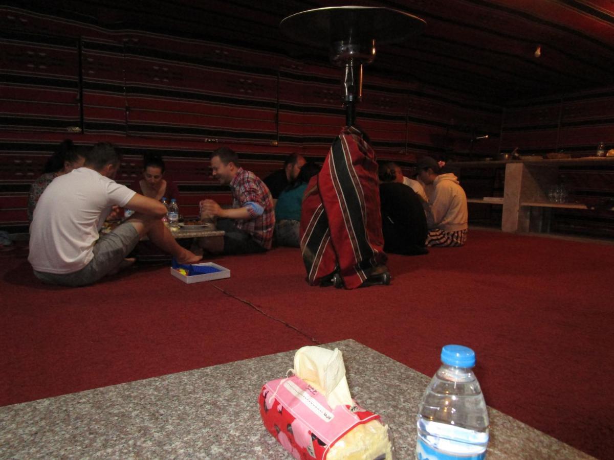 Hotel Bedouin House Camp Wadi Rum Esterno foto