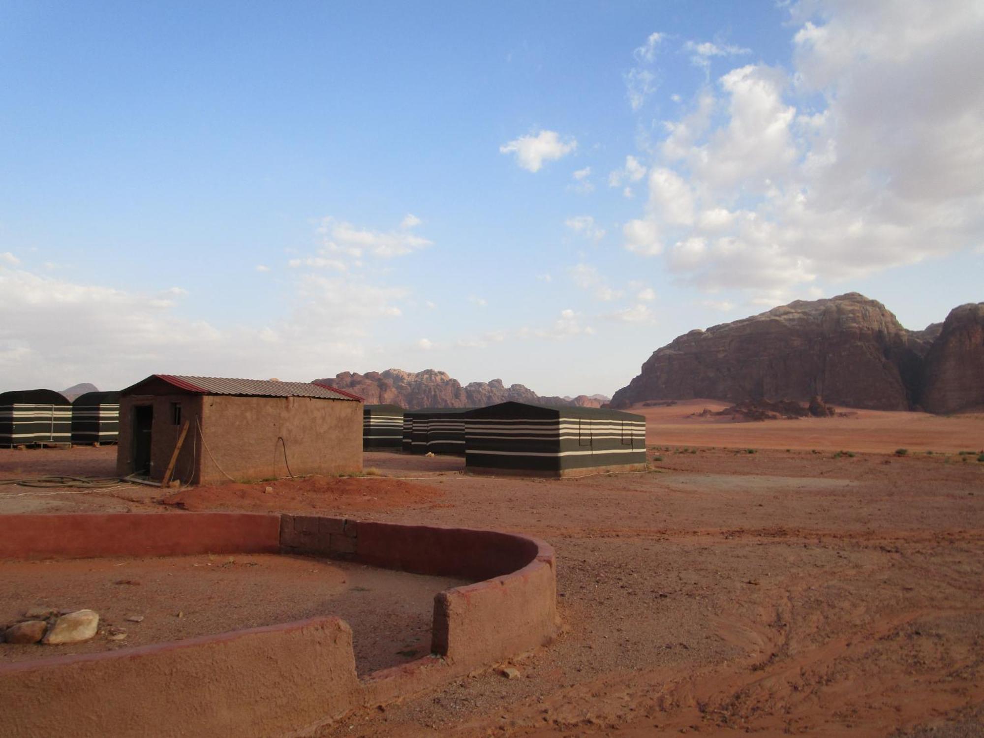 Hotel Bedouin House Camp Wadi Rum Esterno foto