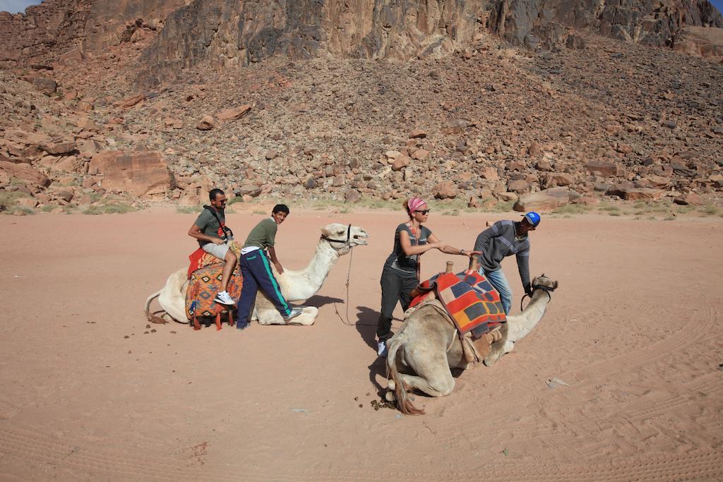 Hotel Bedouin House Camp Wadi Rum Esterno foto