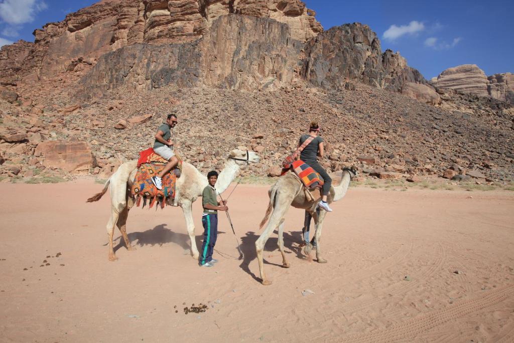 Hotel Bedouin House Camp Wadi Rum Esterno foto